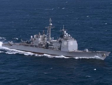 Το αμερικανικό καταδρομικό USS Normandy (CG-60) στην Καλντέρα της Σαντορίνης (βίντεο)